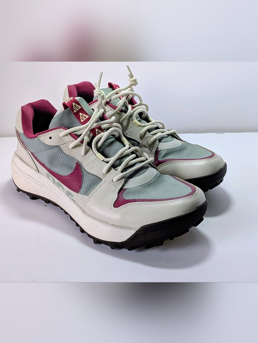 Nike ACG Lowcate Mica Green Rosewood Men’s 9.5 Trail Sneakers